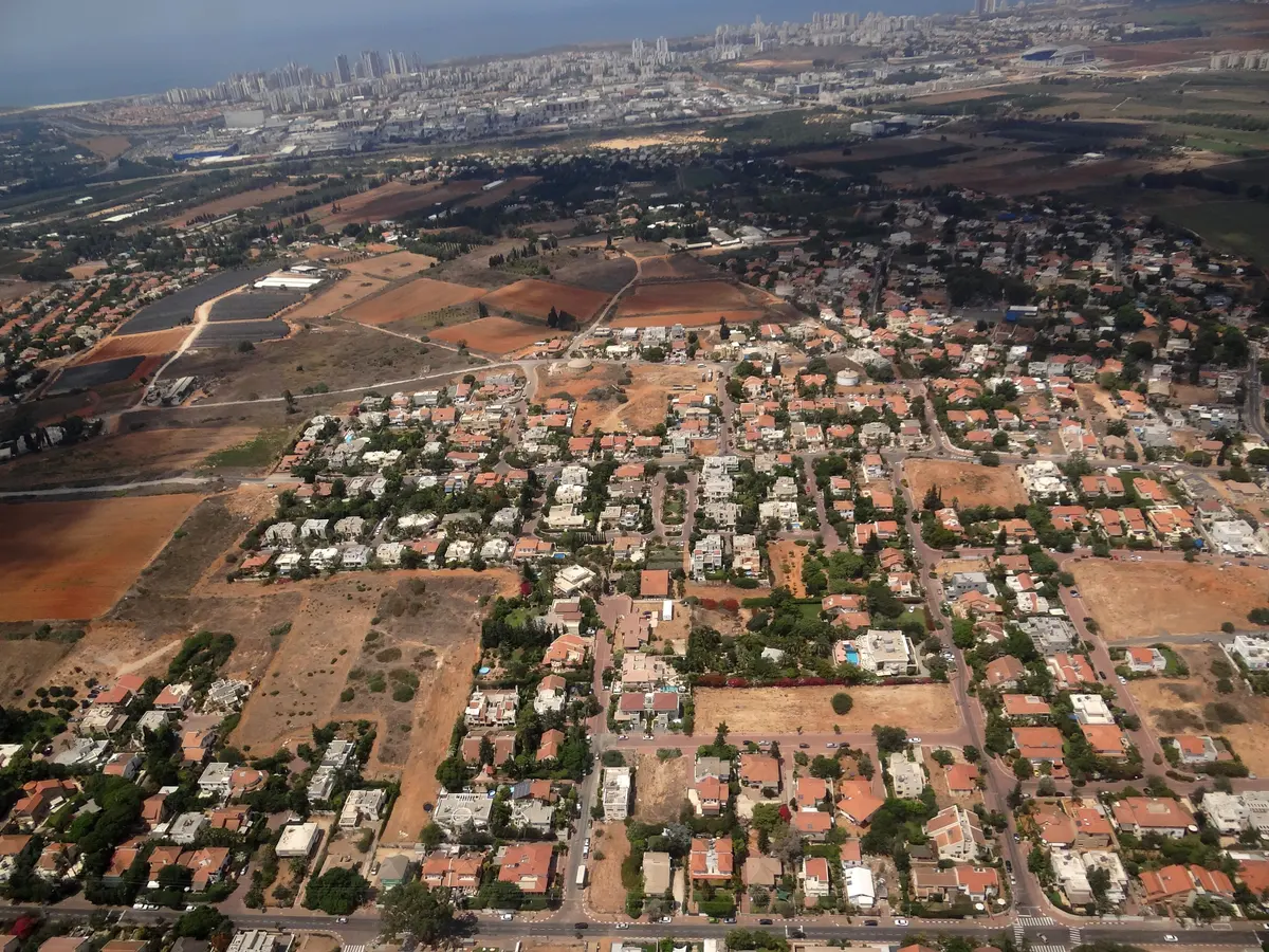 אבן יהודה — נוף העיר