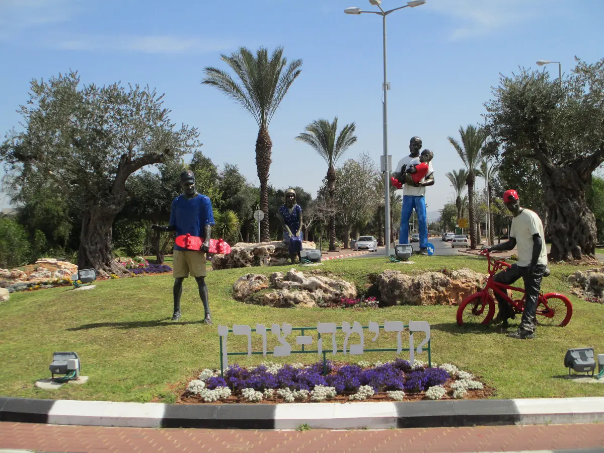 קדימה-צורן — נוף העיר